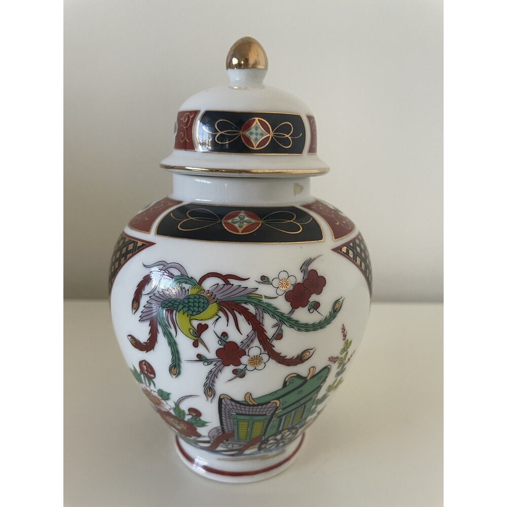 VINTAGE, Ardco Fine quality Dallas Porcelain vase With Matching Lid